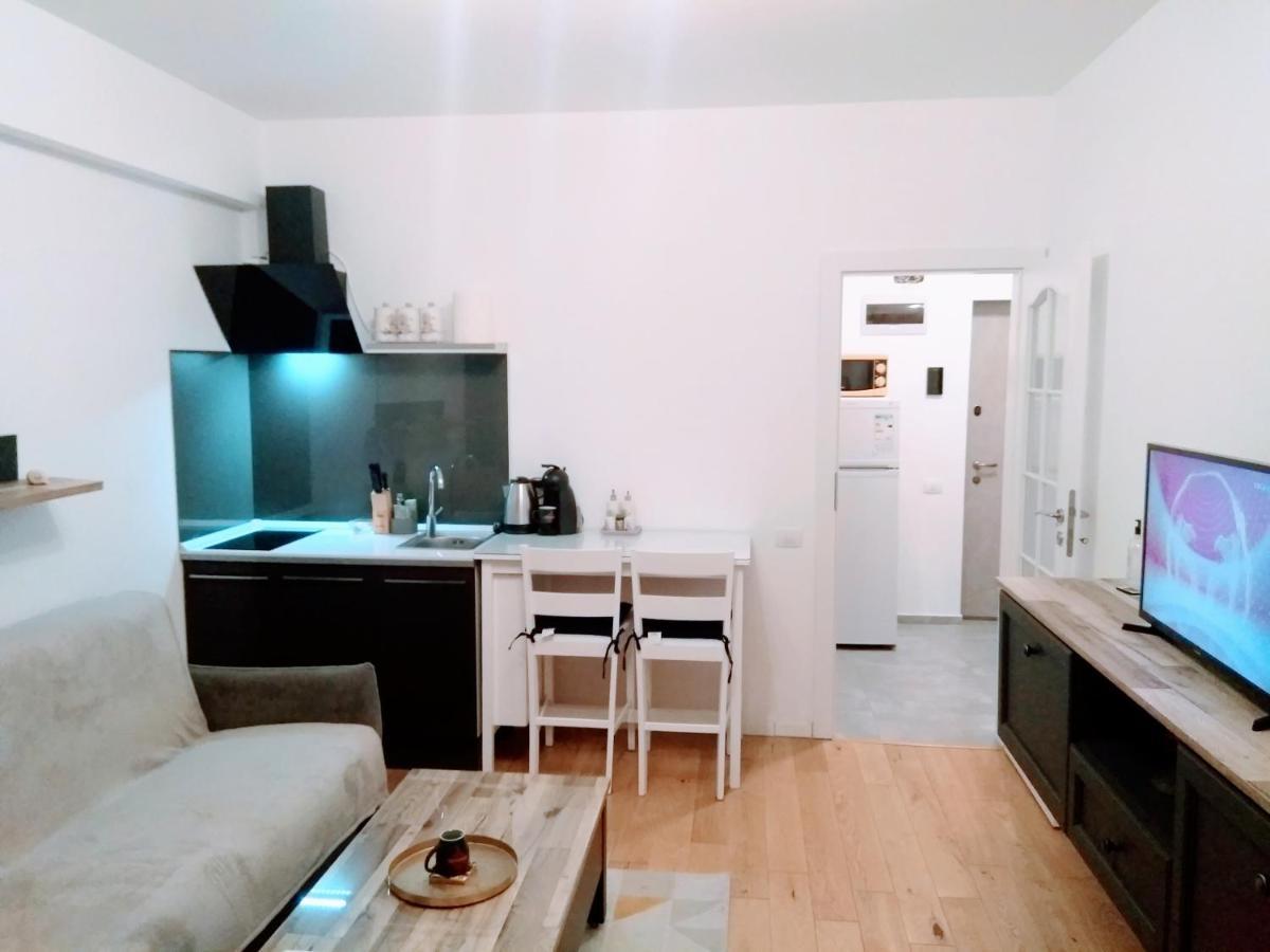 Studio Oxford-Campus Sat Vacanta Constanta Bagian luar foto